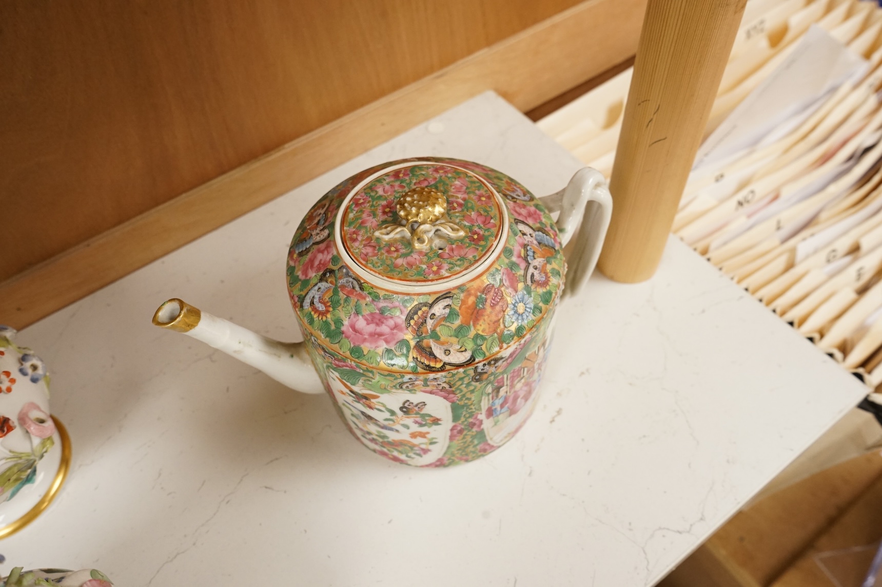 A Chinese famille rose teapot, c.1830, 14cm